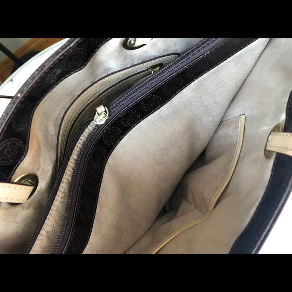 michael kors handbag - Picture 7 of 9